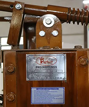 ಮರದ ತಂಪು ಒತ್ತುವ ಎಣ್ಣೆ ಯಂತ್ರ